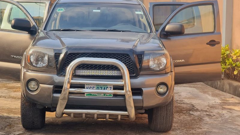 Main image of 2005 Toyota Tacoma